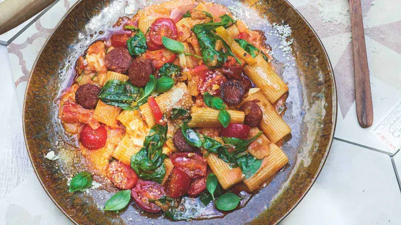Těstoviny s chorizem z jednoho hrnce