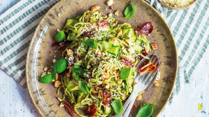 Těstoviny s pancettou a cuketovým pestem