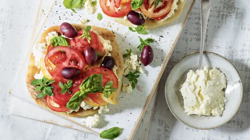 Tvaroh à la feta s rajčaty a bazalkou