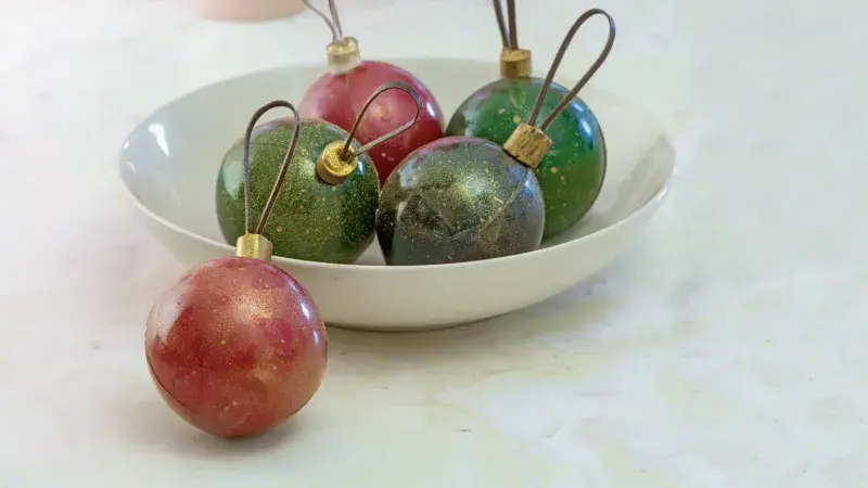 Vánoční čokoládové ozdoby