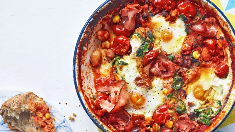 Vejce pečená s fazolemi a rajčatovou omáčkou