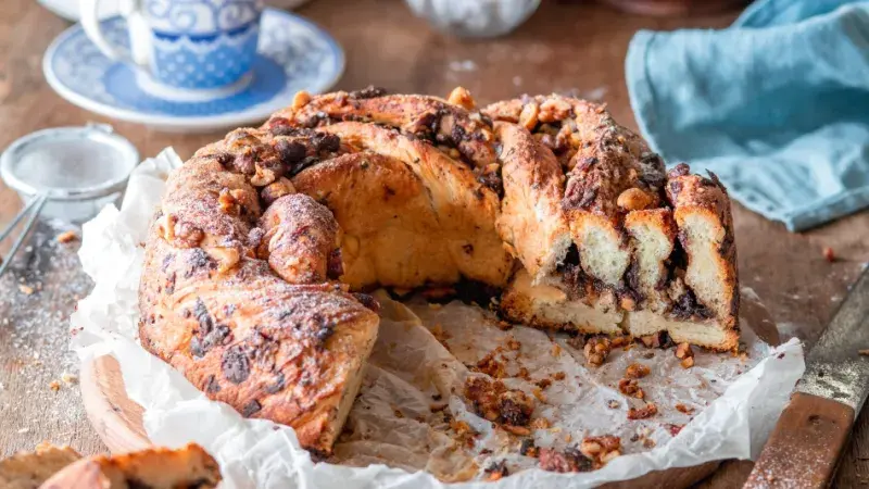 Věnec s ořechovo-čokoládovou náplní