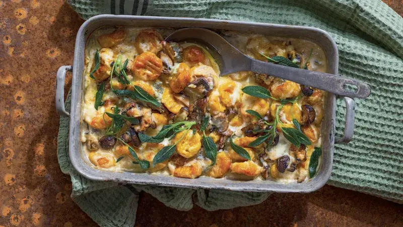 Zapečené dýňové gnocchi s houbami a sýrem