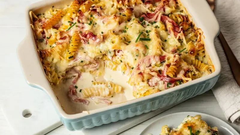 Zapečené těstoviny se šunkou a smetanovou omáčkou