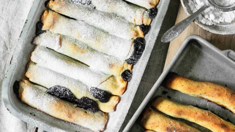 Zapékané bramborové palačinky s povidly a mákem