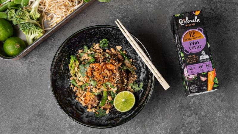 Hovězí wok s PHO vývarem Hovězí wok s PHO vývarem