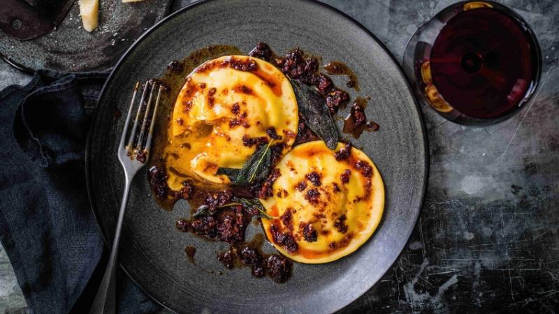 Žloutkové ravioly s italským salámem ’nduja