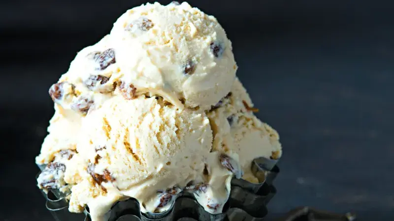 Zmrzlina rum & rozinky