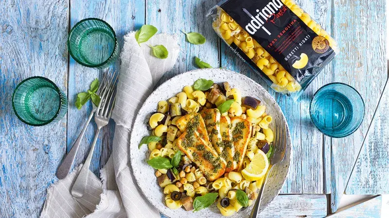 Gobetti rigati (Adriana) s lilkem, olivami, cizrnou a sýrem halloumi