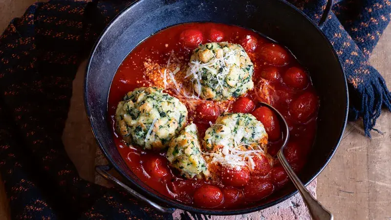 Kopřivové knedlíky s restovanými rajčátky