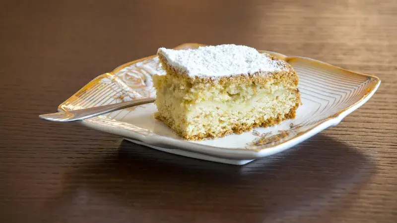 Zimní jablkový koláč s červeným vínem