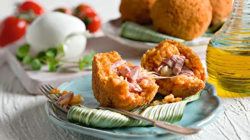 Arancini s tuňákem a mozzarellou