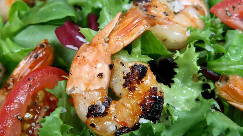 salat s krevetami