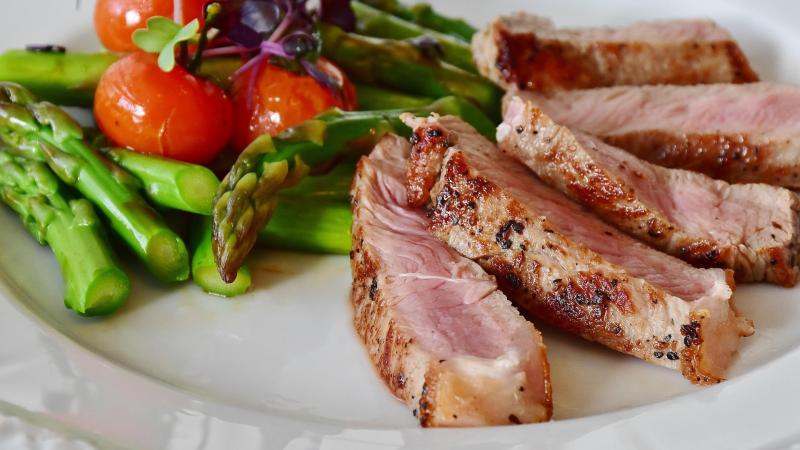 Steak s grilovanou zeleninou