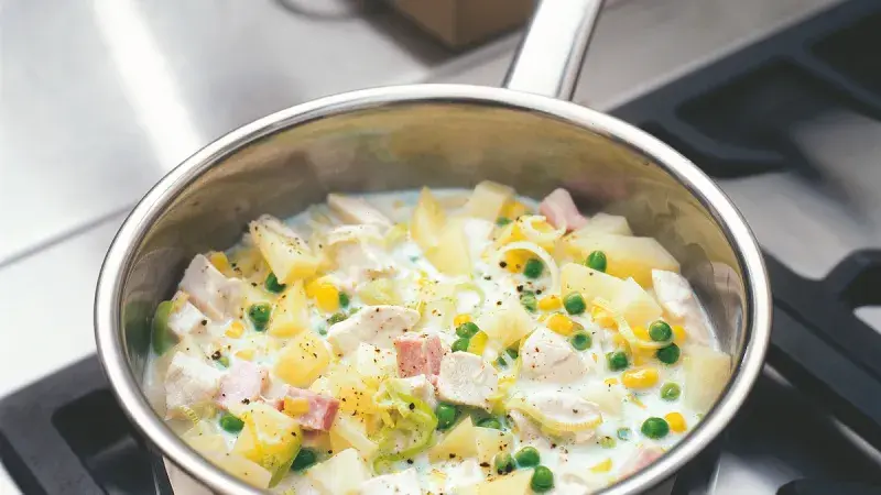 Eintopf s kuřetem a šunkou