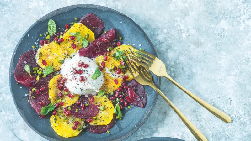 Burrata s pomeranči a červenou řepou