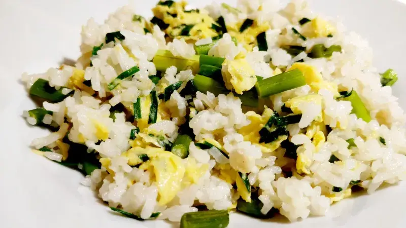 Rizoto se seitanem, sušenými houbami a rajčaty