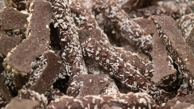 Kokosové tyčinky tlačené strojkem