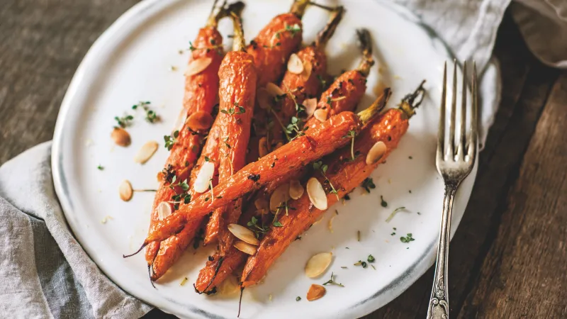 Pečená karotka s tymiánem a mandlemi