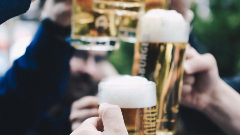 připíjení pivem připíjení pivem