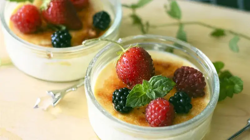 vanilkový pudink s čerstvým ovocem