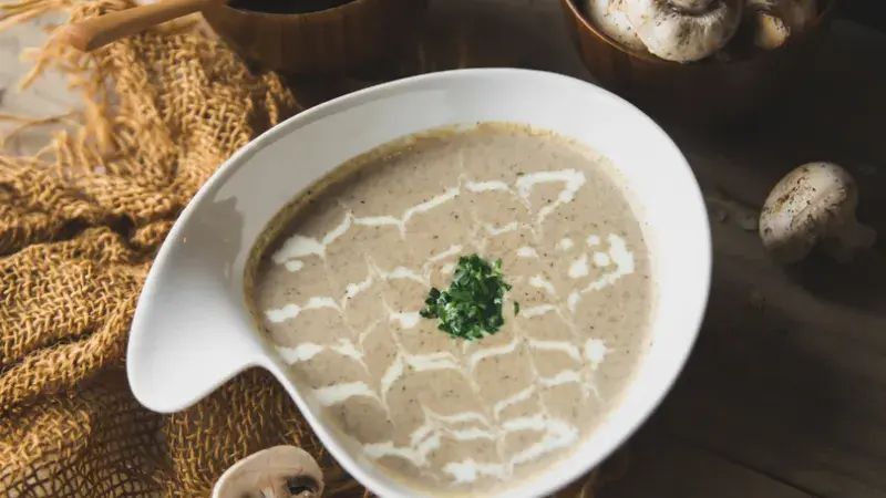 Krémová žampiónová polévka se smetanou