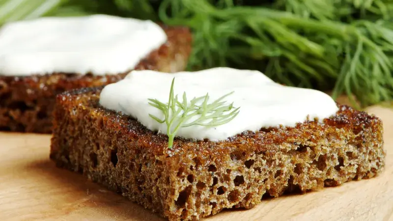 Mrkvový hrníčkový koláč s kokosem