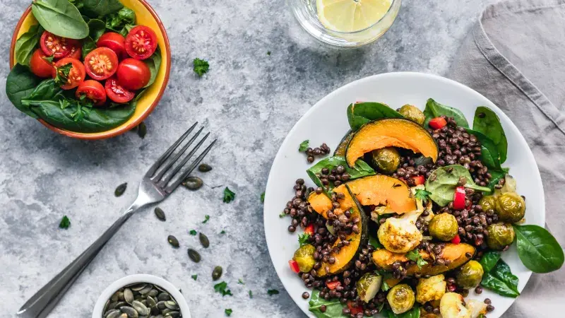 Salát z čočky, dýně a kapustiček