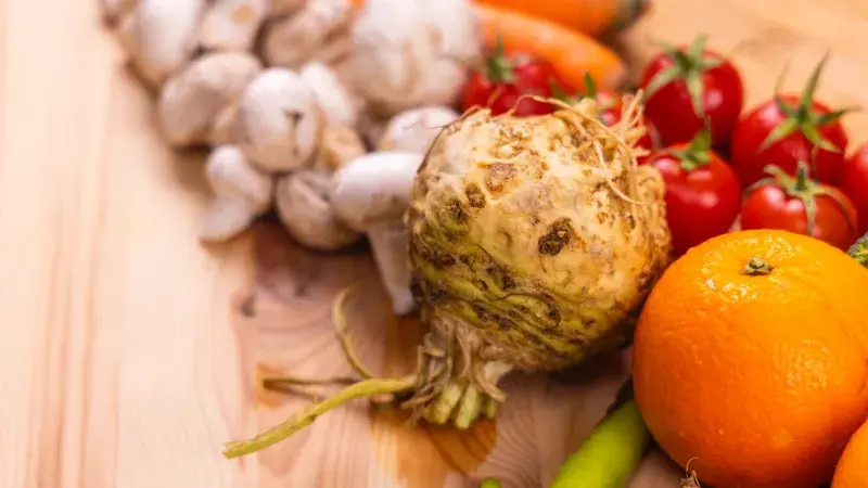 ovoce a zelenina - cerer, pomeranč, žampionz, rajčata