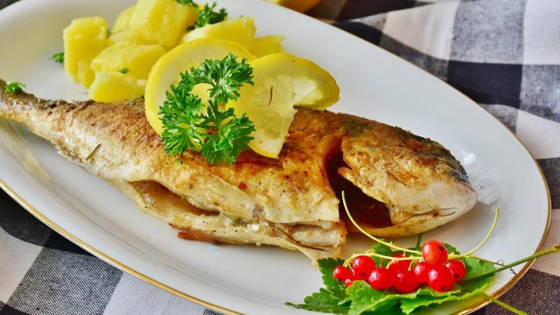 Pečená ryba s citronem a bylinami