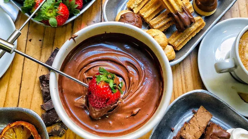 Čokoládové fondue s ovocem