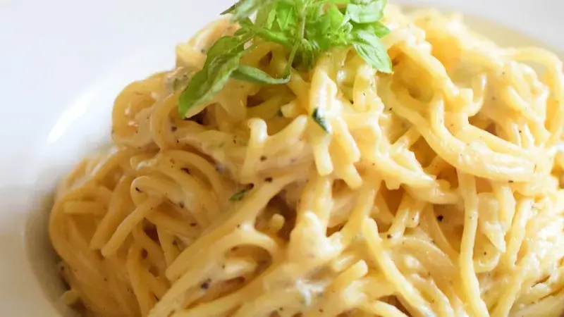 Špagety s máslem a sýrem