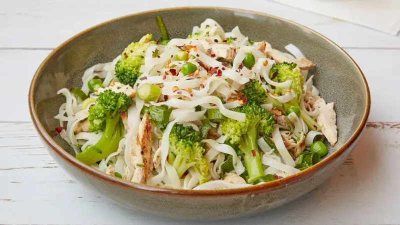 Těstoviny se slaninou a brokolicí