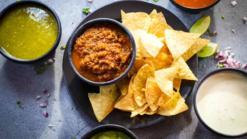 Mexické salsy s tortillovými chipsy