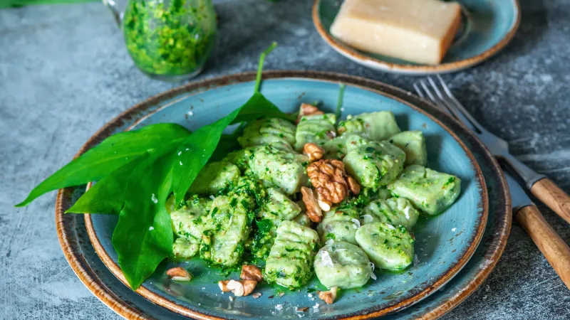 Bramborové noky s medvědím česnekem a pestem