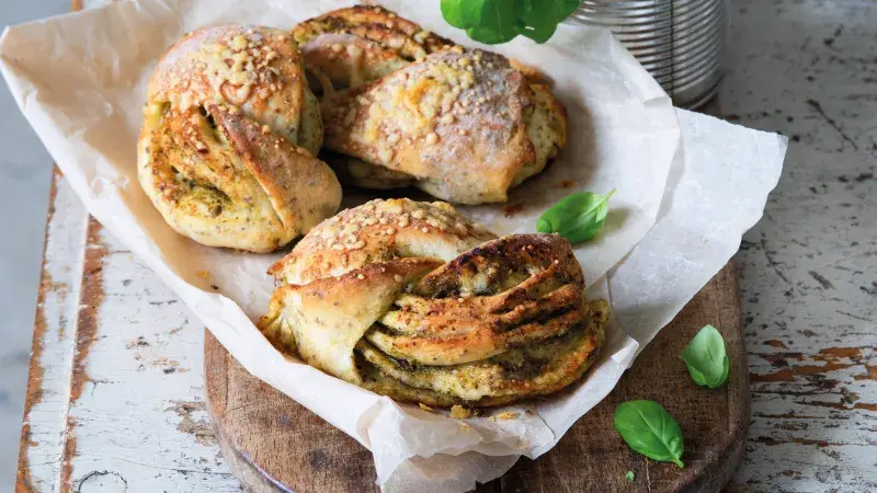 Parmazánové housky s pestem