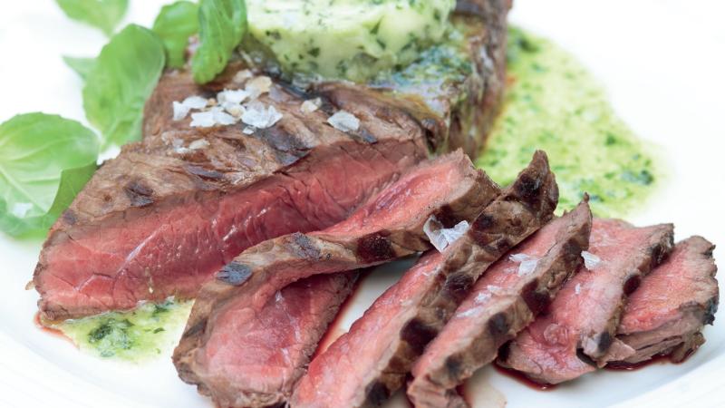 hovezi steak s bylinkovym maslem