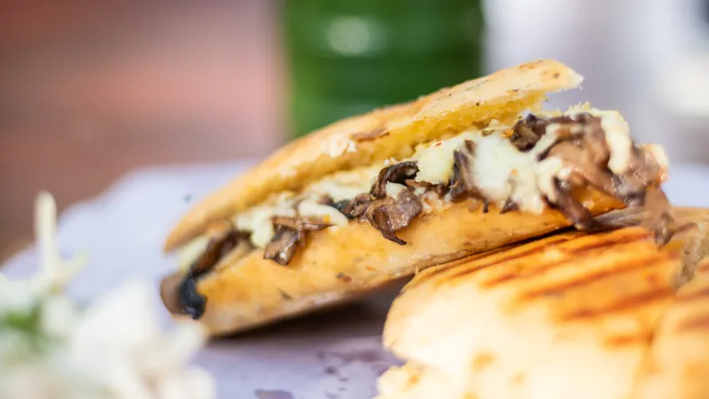 Zapečený houbový chlebíček