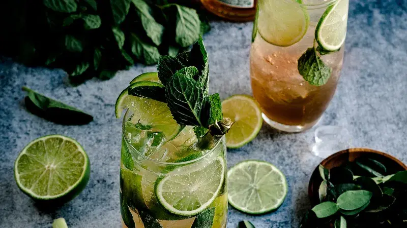 mojito - míchaný drink - růyné druhz koktejlů