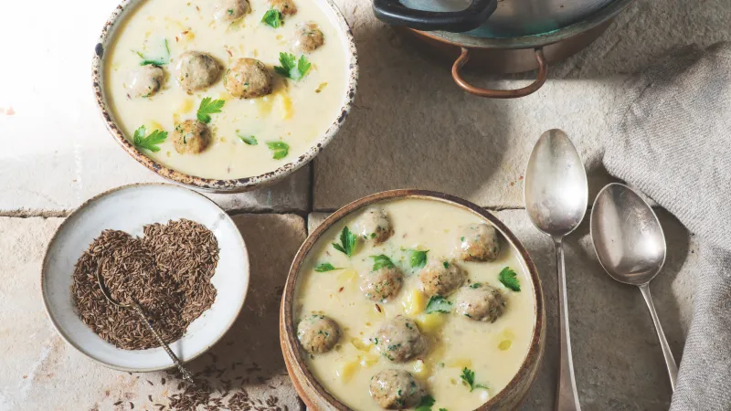 Kmínová polévka s drožďovými knedlíčky