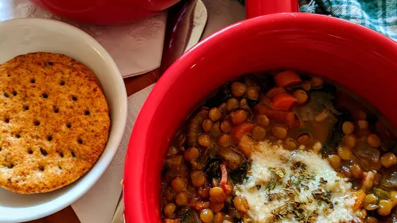 Čočková polévka s opečenou cibulí