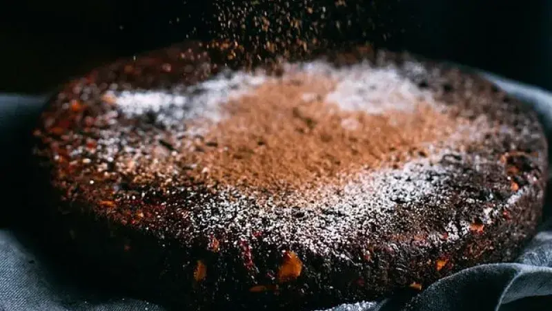 Čokoládová bábovka s rozinkami a světlým pivem 