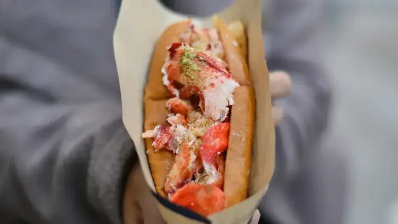 Lobster roll