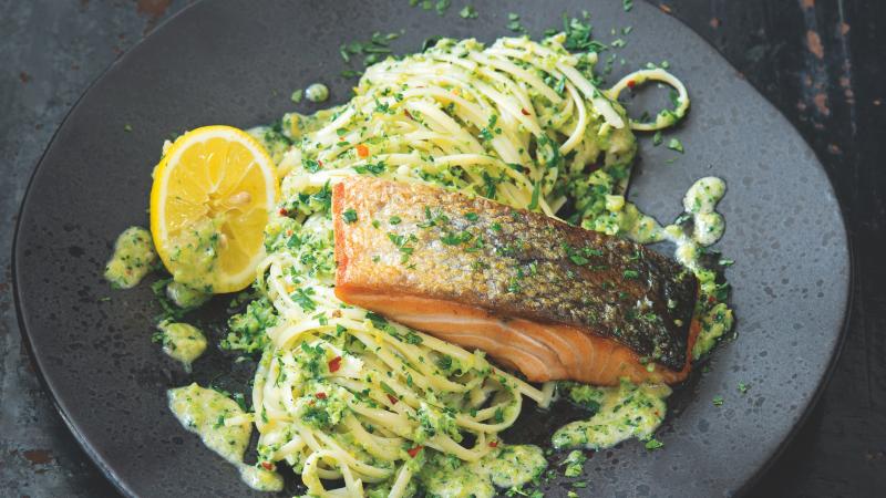 Linguine s lososem a brokolicí