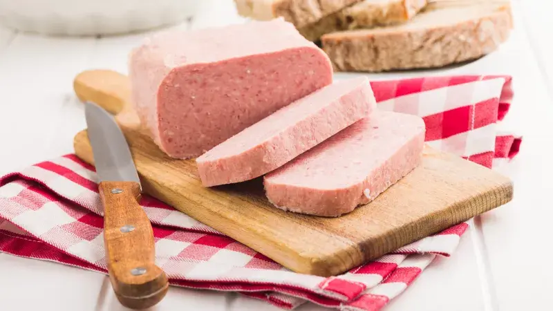 Kvalitní luncheon meat může být vítaným jídlem do zásoby či do kempu