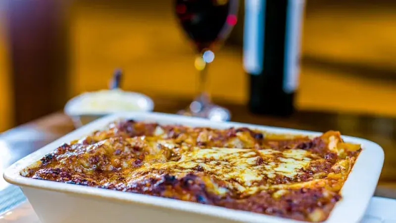 Lososové lasagně se špenátem a kozím sýrem