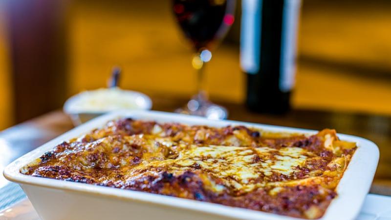 Lososové lasagně se špenátem a kozím sýrem