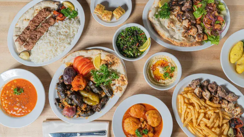 Různá jídla z turecké kuchyně