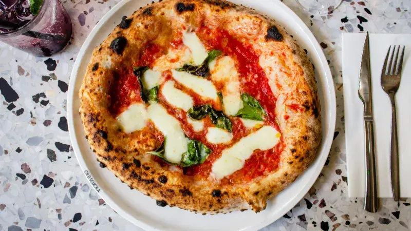 Pravá neapolská pizza je jen jedna. Připravte si ji i vy