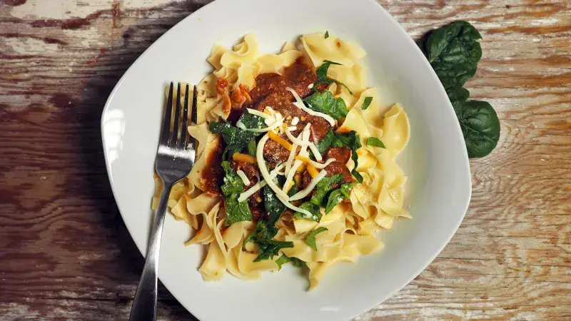 Špecle se špenátem a smetanou